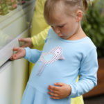 detské šaty s nášivkou vtáčika